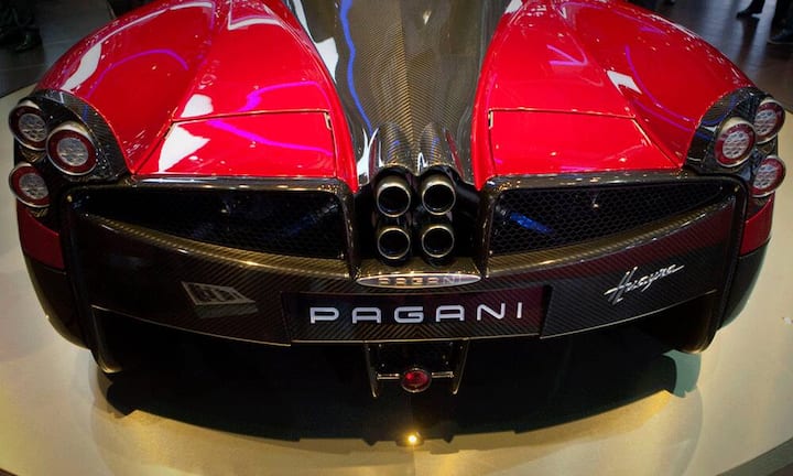 ...nennt einen Acura TSX sein Eigen — diese Marke gibt es nur in Nord- und Südamerika zu kaufen. Auch einen italienische Sportwagen der Marke Pagani Huayra hat er sich laut Berichten angeschafft. Einstiegspreis: 1,2 Millionen Euro.Quelle: Yahoo