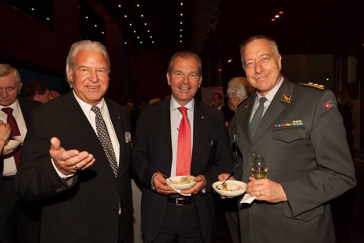 Peter W. Ottiger, CEO ottiger & partner; Per Thöresson, Schwedischer Botschafter in der Schweiz; André Blattmann, Chef der Armee
