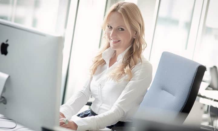 Lifestyle-Bloggerin Nel-Olivia Waga gibt Tipps für eine gesunde Ernährung im Geschäftsalltag.