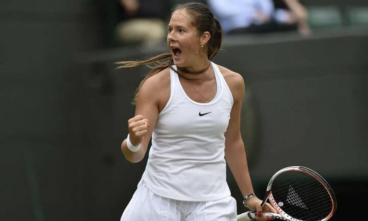 Die Russin Daria Kasatkina fühlte sich ebenfalls unwohl, als das Kleid beim Training ständig nach oben flatterte und ihren Bauch preisgab. Sie wechselte für die Turniere zu Top und Rock. Wenn etwas sie die ganze Zeit störe, könne sie sich schliesslich nicht richtig aufs Spiel konzentrieren, so Kasatkina.