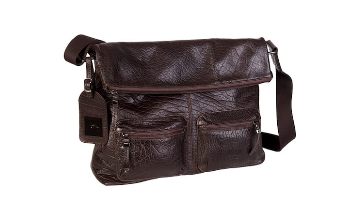 Praktisch: 0714 Dank zwei Vortaschen, Aussenfach, Innenfach, Handyfach, Steckfach und Stifthalter finden alle wichtigen Business-Accessoires in dieser Tasche aus genarbtem Kalbleder seinen Platz. Auch in dunkelgrün erhätlich. Preis 439 Franken