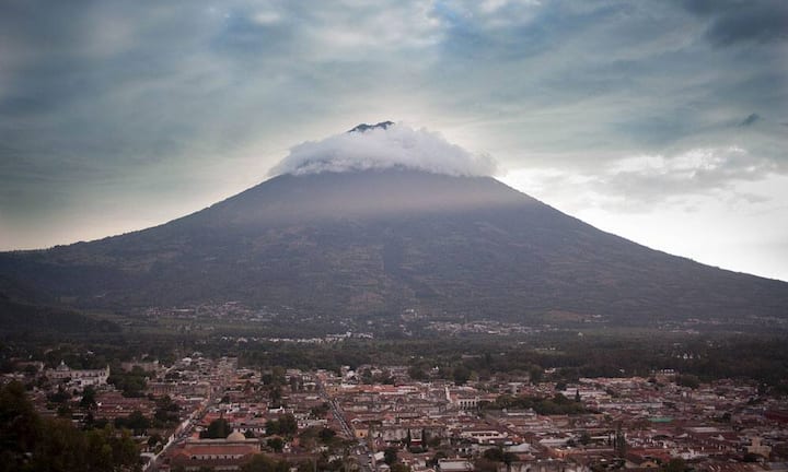 Platz 9: Guatemala-Stadt, Guatemala
Es wohnen zwar viel weniger Menschen in Guatemala-Stadt, jedoch ereignen sich schwere Ausbrüche häufiger - statistisch gesehen etwa alle 1000 Jahre.