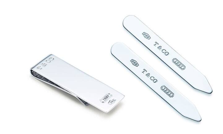 Tiffany & Co - LuxusFür Liebhaber von beständigen Besonder- heiten: Kragenstäbchen und Geldscheinklammer aus Sterlingsilber. Preis Kragenstäbchen (Zweierset) 105 Franken, Geldscheinklammer 195 Franken