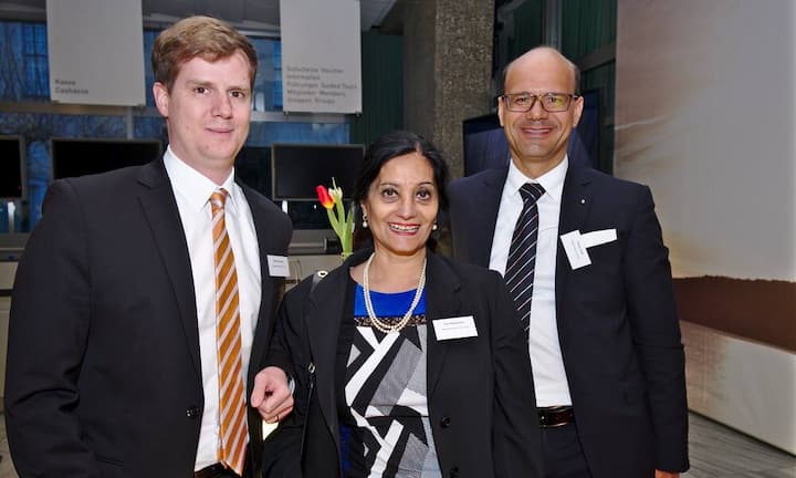 Stefan Brunner, Maerki Baumann & Co. AG;
Ora Hutmacher, Maerki Baumann & Co. AG;
Simon Roth, Bank Pictet & Cie SA