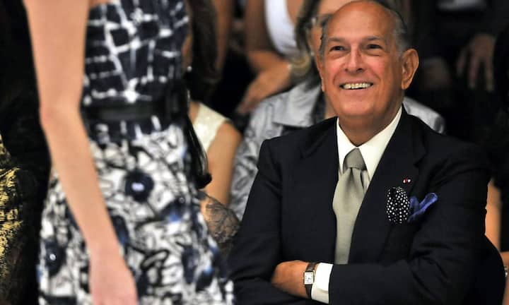 Neben dem Besitz des dominikanischen Passes war de la Renta seit 1969 auch amerikanischer Staatsbürger. Seit den frühen Sechzigern arbeitete der Designer in New York.