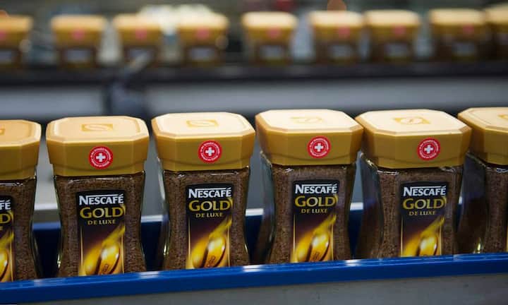 Auf Rang drei und vier der teuersten Schweizer Marken folgen Nescafé (Markenwert von 6,3 Milliarden Dollar) und...
