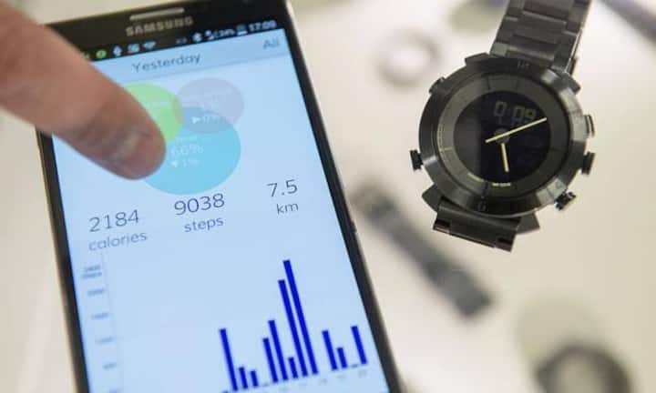 Die diesjährige Messe steht nun ganz im Zeichen der sich anbahnenden Revolution durch Smartwatches. Das Produkt gebe es zwar schon seit einiger Zeit, sagte Sylvie Ritter, Direktorin der Baselworld am Tag vor der Eröffnung. Aber die Lancierung der Apple-Watch mische die Branche, insbesondere die Traditionsbetriebe, auf. Bilder: Keystone