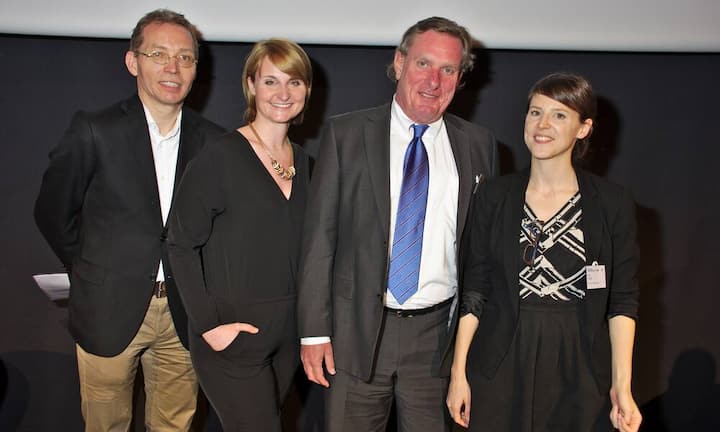 Die FinTech-Jury:
Matthias Niklowitz, «Schweizer Bank», e-foresight
Christina Kehl, Swiss Finance Startups;
George H. Schmidt, Accenture;
Moderatorin Sandra Tobler, Switzerland Global Enterprise