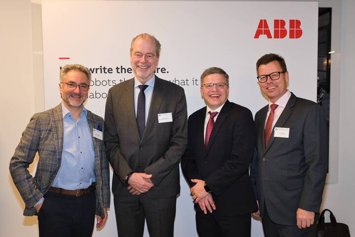 Die Sponsoren:Domenico Gaito, Volvo Car Switzerland AG;Mats RÃ¶nneskog, Lombard International Assurance SA;Otto Preiss, COO Digital, ABB;Martin BÃ¼sser, SAAB Switzerland