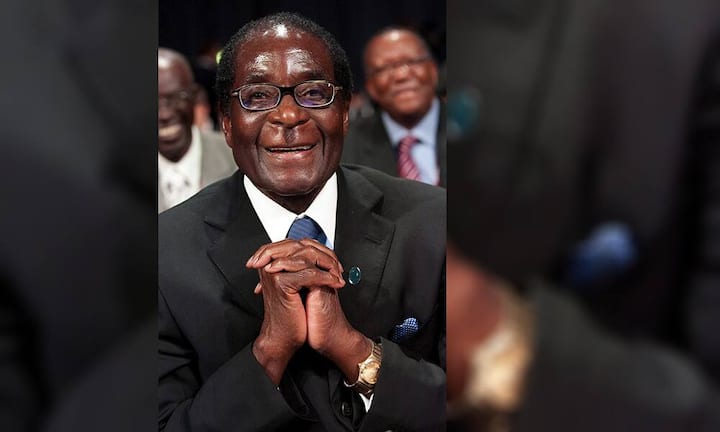 Dass Linkspolitiker nicht automatisch bescheiden sind, beweist Robert Mugabe. Der Präsident von Simbabwe hat einige prunkvolle Luxusuhren. Auf diesem Bild trägt Mugabe eine ältere Constellation von Omega zur Schau.