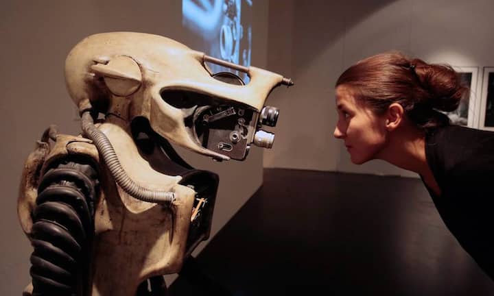 Ausstellung «Die Kunst der Biomechanik» im Rahmen der Ars Electronica 2013 im Linzer Lentos.