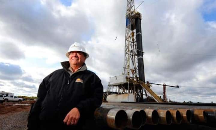 Viele Unternehmer und Prominente müssen bei ihrer Scheidung tief in die Taschen greifen. So auch Ölmagnat Harold Hamm. Er musste seiner Ex-Frau Sue Ann 995,5 Millionen Dollar zahlen. Das entschied ein Gercht im US-Bundesstaat Oklahoma im November.   Bloomberg