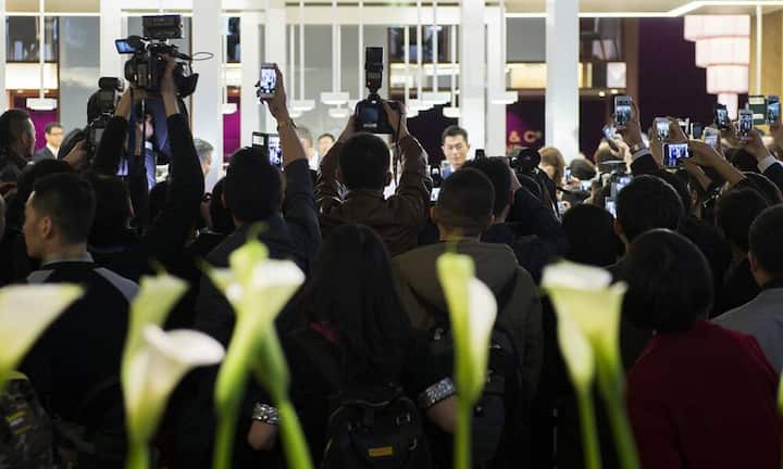 Riesiger Medienrummel beim Stand des Uhrenherstellers Fiyta.Keystone