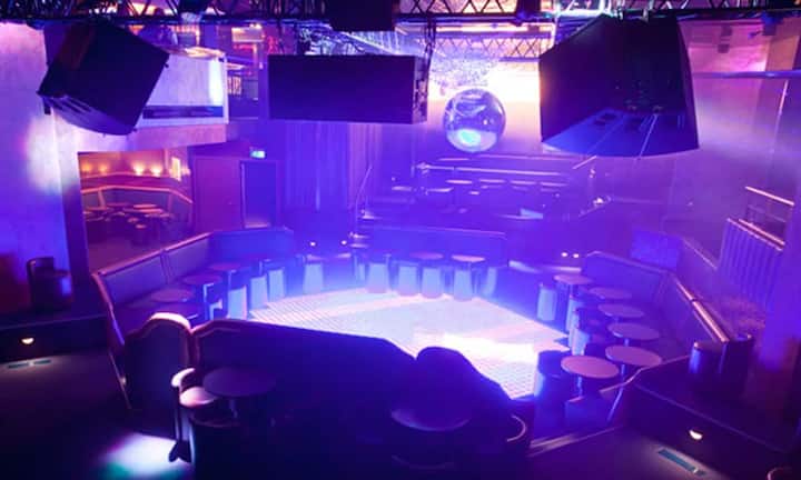 Es ist der feinste Club von Monaco und einer der besten Feieradressen entlang der Côte d'Azur: Das Jimmy'z. Bereits seit 1974 ist es der Ort für gut betuchte und meist prominente Nachtschwärmer. Facebook/Jimmy'zZum Originalartikel