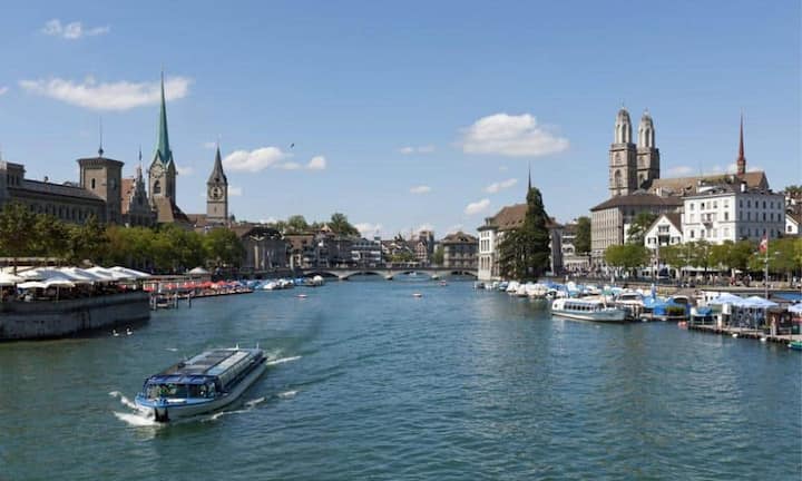 Platz 13: Zürich
Mit durchschnittlichen Übernachtungspreisen in Höhe von 126 Franken schlafen Touristen in Zürich im Vergleich zu anderen Metropolen des Rankings noch vergleichsweise günstig. Untersucht wurden über 60'000 Unterkünfte (Ein- bis Fünf-Stern-Hotels, Hostels sowie Privatunterkünfte via Airbnb) in 150 Städten.