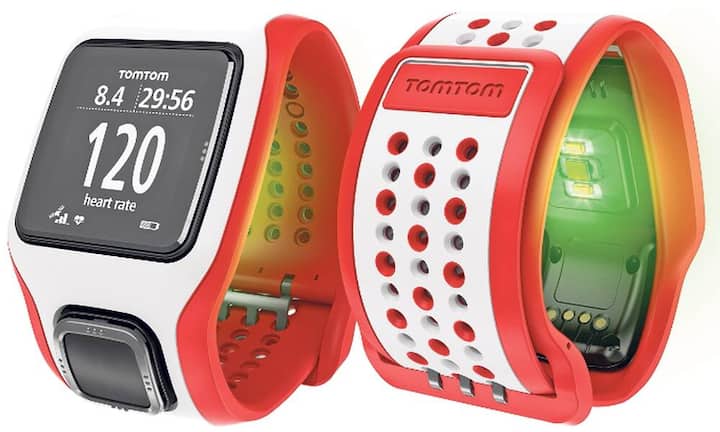 Viele Läufer wollen im für sie optimalen Pulsbereich trainieren. Dafür war bislang ein Pulsgurt notwendig, der um die Brust getragen wurde. Das kann mühsam und auch unangenehm sein. TomTom führt seit kurzem eine Sportuhr, die auf der Unterseite einen Herzfrequenzmesser hat. Sie schlägt Alarm, wenn der Läufer das Tempo korrigieren sollte. TomTom Runner Cardio GPS ab 329 Franken