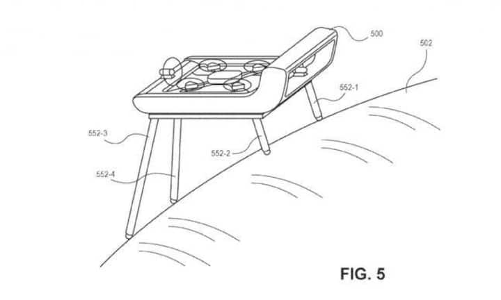 Teleskopbeine mit Widerhaken an den Enden sorgen für Halt in unebenem Gelände.