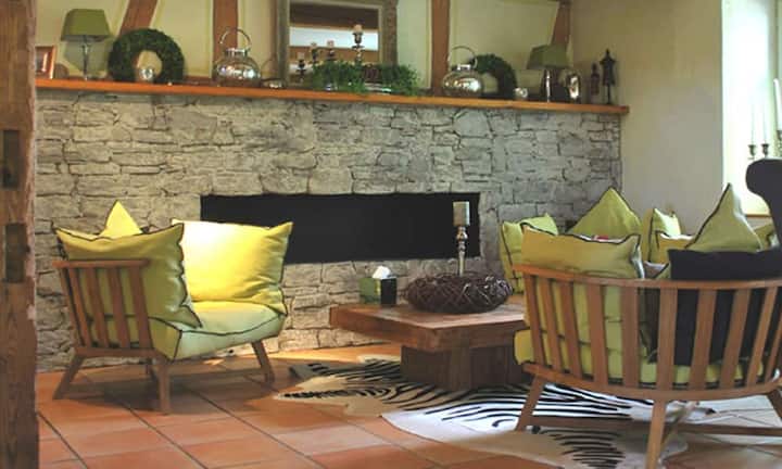 ... Feuerstelle und gemütlichen Sitzgelegenheiten.