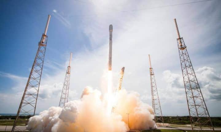 Die zehn wertvollsten Startups in Milliarden US-Dollar: Rang 10 belegt SpaceX das 12 Milliarden US-Dollar schwere Startup von Tech-Übervater Elon Musk wurde 2002 in den USA gegründet. Zweck: Den Menschen die Kolonisation des Mars zu ermöglichen
*Wert laut wsj.com, Stand Juli 2016.