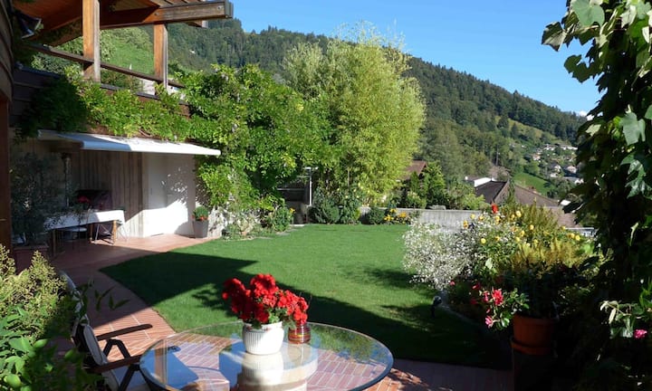 Die Villa befindet sich am Thunersee an einer der begehrtesten Wohnlagen von Thun. Preis auf Anfrage Quelle und Bilder: Engel & Völkers