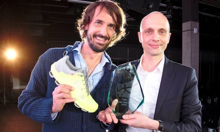 HSG Gründer des Jahres 2016:
Caspar Coppetti, on Laufschuhe;
Dietmar Grichnik, Director, Center for Entrepreneurship, HSG (v.l.n.r.)Bilder: Markus Senn