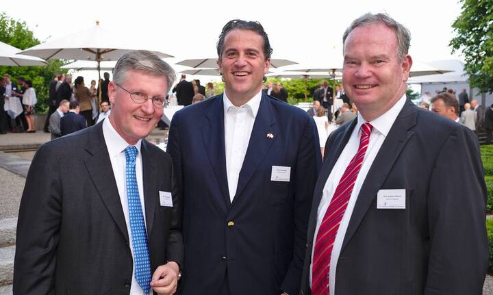 Bruno Chiomento, CEO, Ernst & Young AG;
Riccardo Braglia, Group CEO, Helsinn Holding SA;
Eric Gustav Ohlund, Partner, Audit Services, Ernst & Young AG