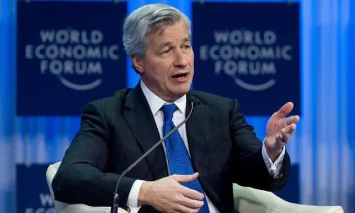 Auch Vertreter der Finanzindustrie nehmen teil. So ist der CEO und Vorstandsvorsitzende Jamie Dimon von JPMorgan Chase & Co auf der Gästeliste. Der 58-Jährige arbeitet trotz Krebsdiagnose im letzten Jahr. Andere Konzernvertreter sind ebenfalls präsent wie beispielsweise ...
Keystone