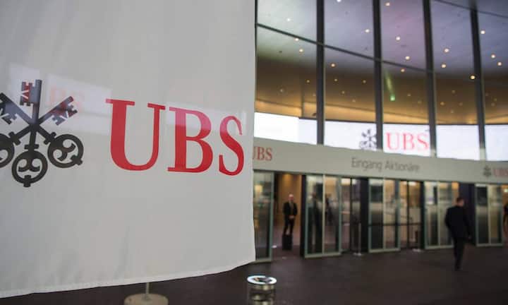 Seit Jahresbeginn ist der Kurs der Credit Suisse um 49 Prozent gefallen. Das ruft viele Verlierer unter den Aktienbesitzern hervor. Die grössten CS-Aktionäre mit Domizil Zürich und ihre Buchverluste:UBSAnzahl der Aktien: 31'058'542Wert: 324,8 Millionen FrankenBuchverlust seit 1.1.2016: - 319,1 Millionen Franken