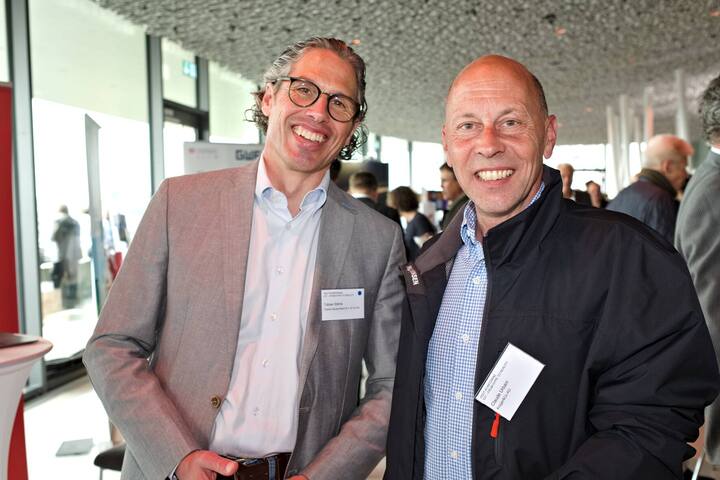 Tobias Stähle, Sales Director SCM, Oracle Deuschland B.V. & Co. KG; Claude Urbani, Leiter Informatik & IoT, Krüger&Co. AG