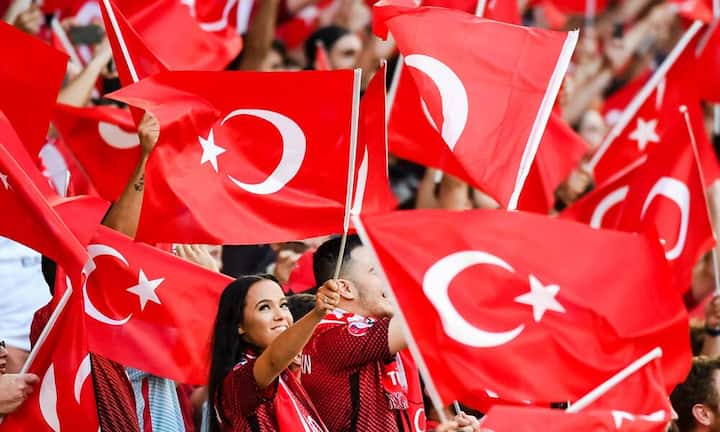 Die VerliererPlatz 5: TürkeiAktienindex: BIST 100Verlust: minus 12 Prozent