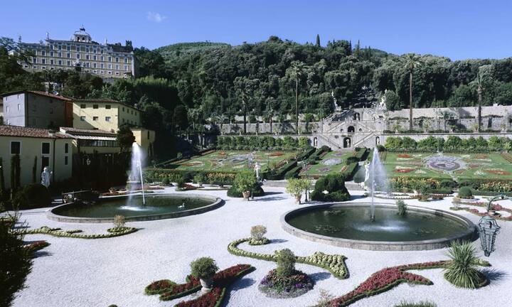 Im historischen Garten im Barock-Stil wurde im Jahr 1650 angelegt und über die nächsten 170 Jahre fertiggestellt. Der Garten kann sich mit den grössten Anlagen und Parks von Italien bis Frankreich messen.