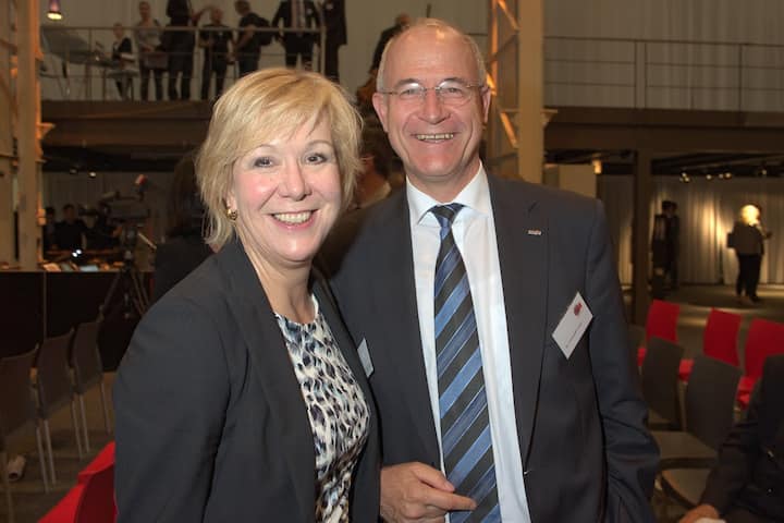 Monika Ribar, VR & Vizepräsidentin SBB; Christoph Juen, CEO, hotelleriesuisse