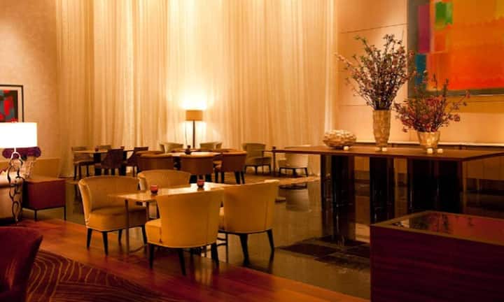 Beim  Brain-, Beauty- & Mood-Lunch in der entsptannten Atmosphäre der Lobby Lounge des Park Hyatt Zürich steht nicht nur der Genuss an oberster Stelle. Auch die Konzentration wird gefördert und die Laune gehoben.