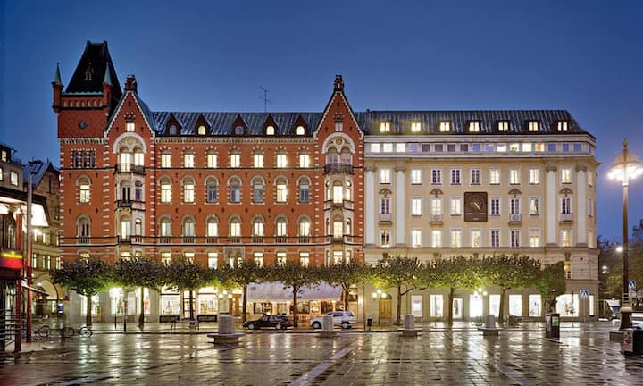 Auch das Hotel Nobis im Herzen von Stockholm hat sich vom ehemaligen Bankgebäude in ein Hotel verwandelt.