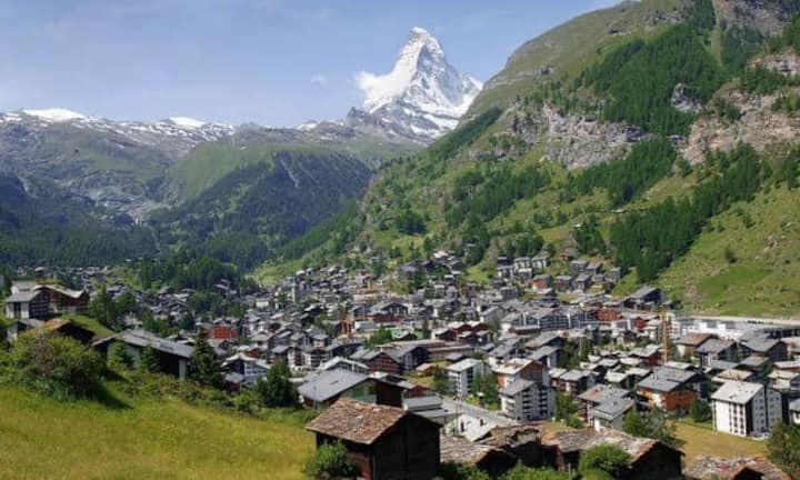 Rang 7: Zermatt (VS) – 14'600 Franken pro m².