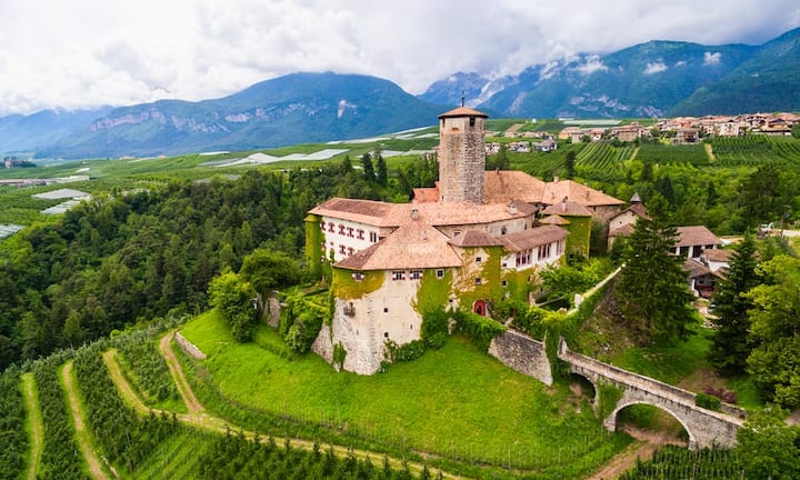 Das Castel Valer in der italienischen Provinz Trentino soll verkauft werden. Der neue Schlossherr kann sich sein neues Heim ersteigern. Der Gesamtwert liegt bei rund 35 Millionen Euro.
