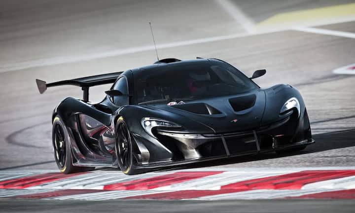 Erst in Genf, später dann auf den Rennstrecken in aller Welt: der McLaren P1 GTR. Wie sein wohl grösster Kontrahent, der Ferrari FXX K, wird der P1 GTR keine Straßenzulassung bekommen. Im Mittelpunkt der Entwicklungsarbeit für den P1 GTR steht die Gewichtsreduktion. Im Vergleich zum strassentauglichen P1 trägt die GTR-Version zusätzliche Kühlluftöffnungen und einen feststehenden Heckspoiler.McLaren