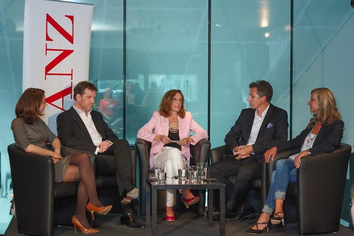 Das Podium: Eva-Maria Aulich, Universität Zürich; Sascha Dunst, Pallas Kliniken; Moderatorin Karin Kofler; Roland Landolf, Gerda Spillmann AG; Bea Petri, Schminkbar.