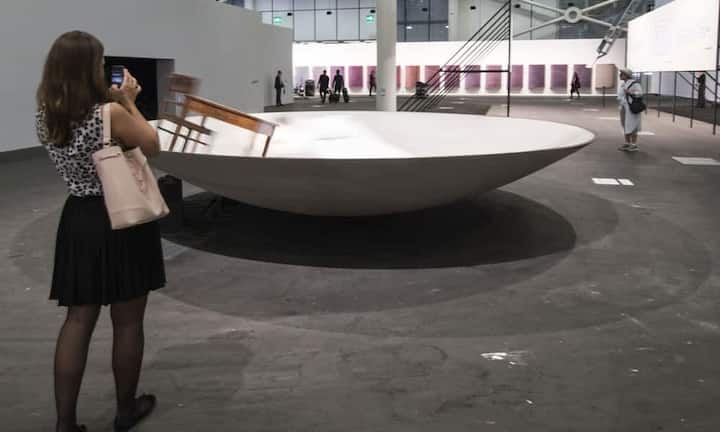 «Egocentric system» vom Künstler Julius von Bismarck. Keystone