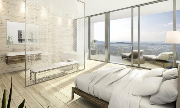 Das Hauptschlafzimmer mit Bad en Suite verfügt über einen eigenen Ankleidebereich, vor dem sich zusätzlich eine bequeme Loggia befindet. Des Weiteren findet sich ein Bad mit Dusche vor, ein Zimmer, das als Büro oder Kinderschlafzimmer genutzt werden kann und einen Haushaltsraum.