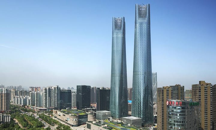 Platz 4: Jiangxi Nanchang Greenland Central Plaza in Nanchang (China); 303 Meter hoch, 59 EtagenArchitekt: Skidmore, Owings & MerrillEs ist derzeit das höchste Gebäude in Nanchang. Insgesamt besteht der Gebäudekomplex aus zwei identischen Türmen. Das Design der Türme soll an eine Rosenblüte erinnern.Lv Hengzhong