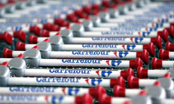 Einkaufswagen der Supermarktkette Carrefour