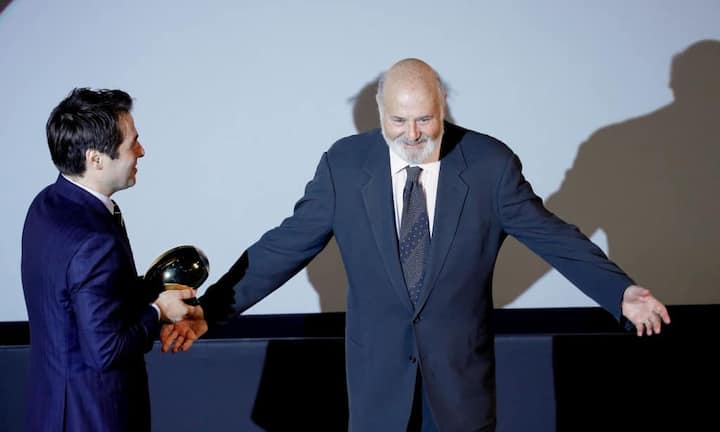 A Tribute To... geht dieses Jahr an Rob Reiner. Das Multitalent begeistert seit vielen Jahren als Schauspieler, Autor und Produzent das Kinopublikum. In Zürich stellte er sein neues Polit-Drama «Shock and Awe» als Weltpremiere vor. Sechs weitere seiner Filme werden als Retrospektive gezeigt.