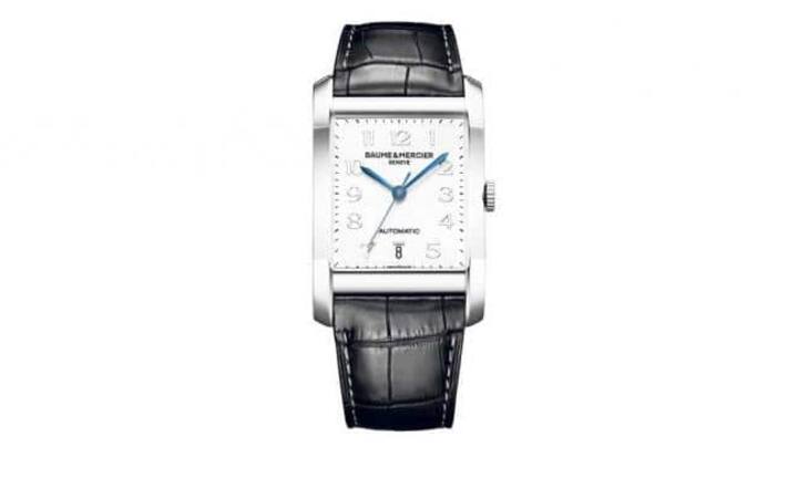 Baume&Mercier - Goldener Schnitt
Hampton Automatik 10155: Die Hampton-Kollektion wird anlässliche ihres 20-Jahre-Jubiläums um zwei neue Modelle erweitert. Die mit dem rechteckigen Gehäuse urban anmutende Herrenuhr wird durch ein mechanisches Automatikkaliber Schweizer Herstellung getaktet. Der Gehäuseboden ist transparent.Grösse: 31 x 47 Millimeter / Gehäuse: Edelstahl