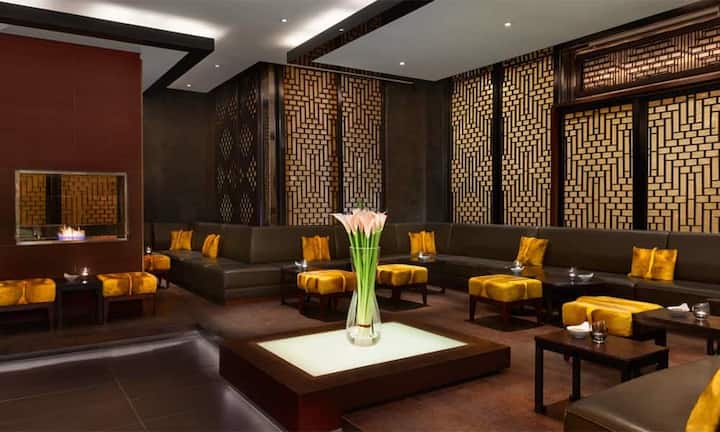 Platz 10: Das Berliner Hotel «Adlon» verwöhnt seine durstigen Gäste mit dem japanischen Mineralwasser «Rokko No» für 62 Franken. (Quelle: top10-charts.com/Bild: kempinski.com)