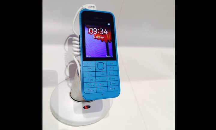 Wer bei Nokia auf ein neues Windows-Handy gehofft hat, wird enttäuscht sein: Derzeit steckt der Konzern all seine Kraft in Billighandys wie das Nokia 220. Es kostet umgerechnet 35 Franken - trotzdem fraglich, ob es den Geschmack der Schweizer trifft.