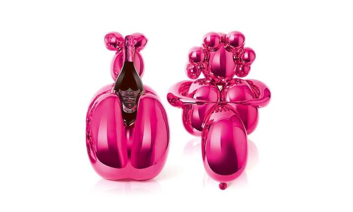 Dom Pérignon In Anlehnung an seine Skulptur «The Balloon Venus» hat Jeff Koons eine magenta-metallicfarbene Replik für den Dom Pérignon Rosé Vintage 2003 geschaffen. Limitierte Auflage von nur 20 Exemplaren (19 980 Franken).