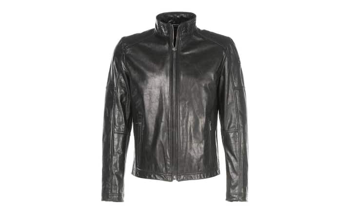 Stylisch: Strellson Die taillierte Bikerjacke aus glattem Kalbsleder hat eine gesteppte Schulterpartie und Patchwork-Ärmel. Eine weitere modische Besonderheit ist der Stehkragen. Erhältlich bei Globus. Preis 449 Franken