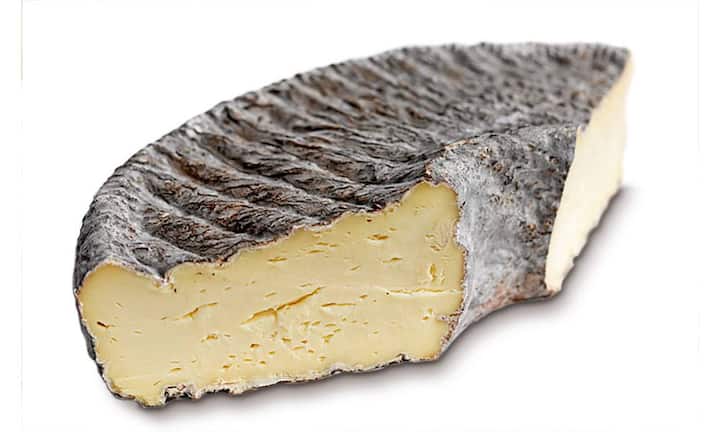 Ausgezeichnet: Bereits zweimal zum Weltmeister unter den Jersey-Käsern gekürt wurde der Toggenburger Käsekünstler Willi Schmid mit seinem Blauschimmelkäse Jersey Blue. Man findet ihn heute unter den Käseglocken der weltbesten Köche, etwa bei Daniel Humm in New York oder bei Mathias Dahlgren in Stockholm. Rund 40 Franken pro Kilogramm.