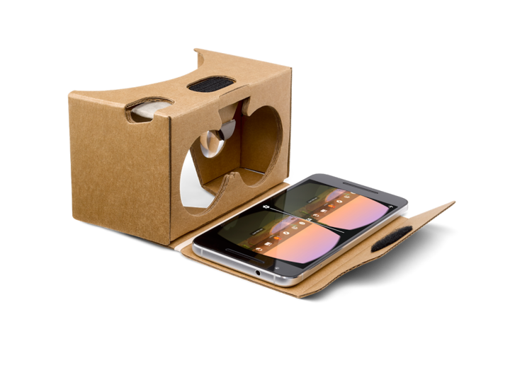 Google Cardboard: Die einfachste und preiswerteste Variante für VR ist die Cardboard. Die Kartonbrille hat zwei Linsen und einen simplen Druckknopf. Die Papierversion kostet rund 5 Franken, die Plastikversion ca. 25 Franken.